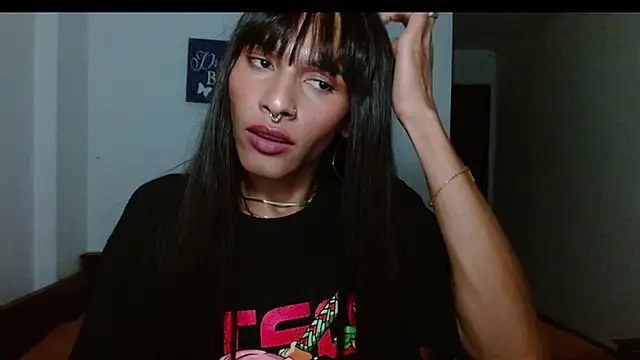 carolinemiller7 online show from February 13, 2025, 9:51 am