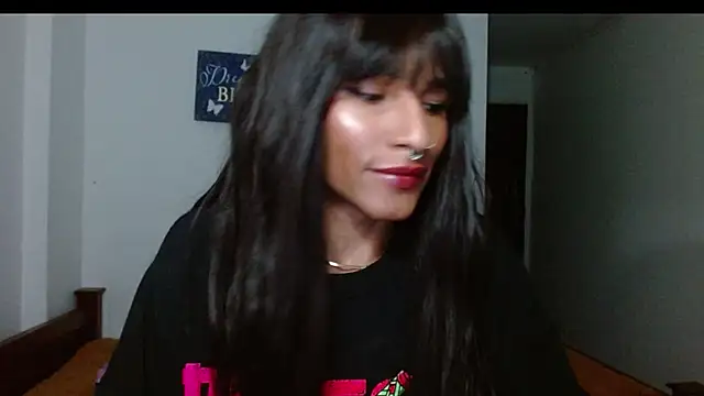 carolinemiller7 online show from February 12, 2025, 8:38 am