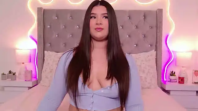 JuliaSUMMERS2022 online show from February 10, 2026, 9:58 pm