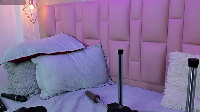 Abbyadams online show from March 11, 2026, 3:33 am