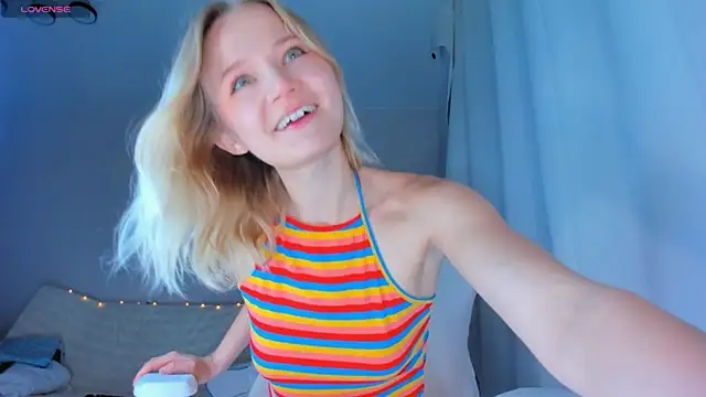 JennyWoody online show from November 23, 2025, 2:32 am