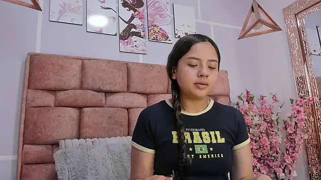 Snapshot of katecooper chatting on October 8, 2025, 11:34 am katecooper online show from October 8, 2025, 11:34 am