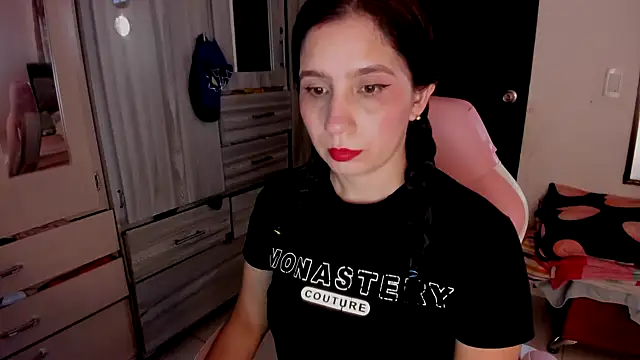 Snapshot of littlelight1 chatting on December 17, 2025, 2:22 pm littlelight1 online show from December 17, 2025, 2:22 pm