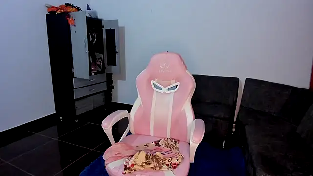 Snapshot of littlelight1 chatting on March 5, 2025, 2:01 pm littlelight1 online show from March 5, 2025, 2:01 pm