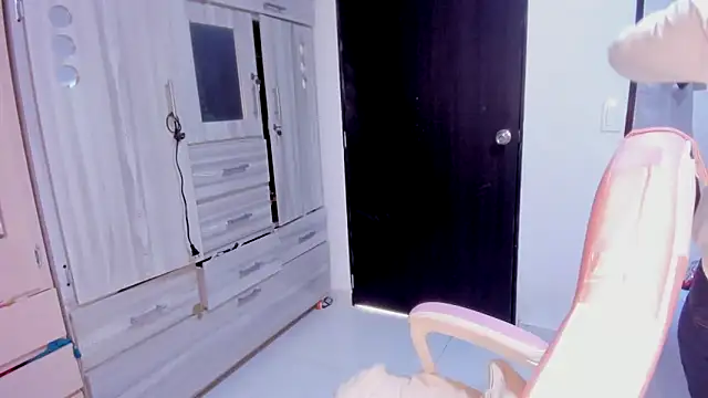 Snapshot of littlelight1 chatting on October 1, 2025, 1:26 pm littlelight1 online show from October 1, 2025, 1:26 pm