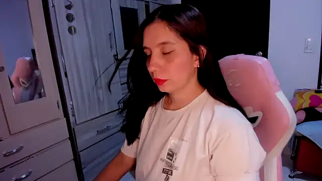 Snapshot of littlelight1 chatting on October 7, 2025, 3:13 pm littlelight1 online show from October 7, 2025, 3:13 pm