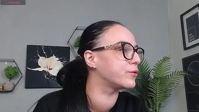 IzabelllNoir online show from March 27, 2026, 8:26 am