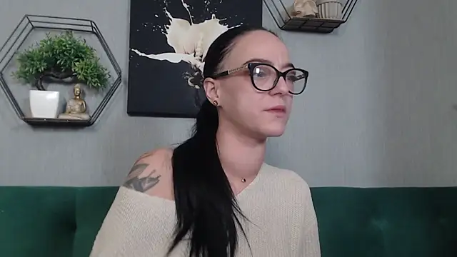 IzabelllNoir online show from February 2, 2026, 6:45 am