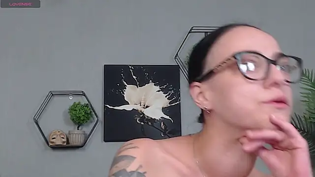 IzabelllNoir online show from March 29, 2026, 6:04 am