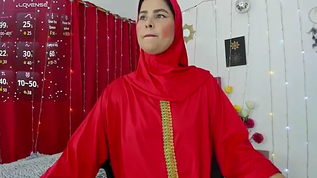 Snapshot of AishaAmin_ chatting on October 1, 2025, 12:20 pm AishaAmin online show from October 1, 2025, 12:20 pm