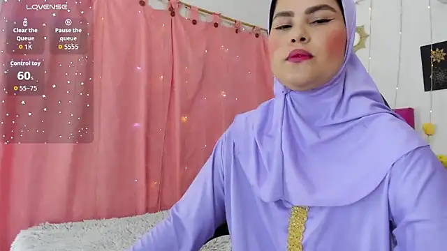 Snapshot of AishaAmin_ chatting on September 30, 2025, 12:11 pm AishaAmin online show from September 30, 2025, 12:11 pm