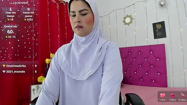 AishaAmin  online show from November 28, 2025, 12:16 pm