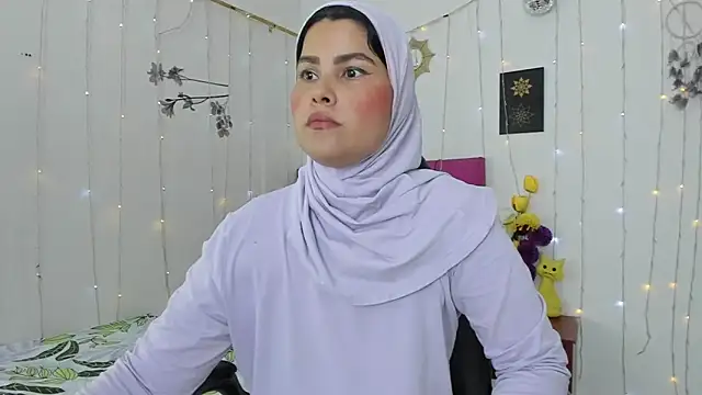 Snapshot of AishaAmin_ chatting on March 4, 2025, 12:12 pm AishaAmin online show from March 4, 2025, 12:12 pm