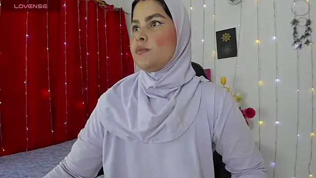 Snapshot of AishaAmin_ chatting on March 20, 2025, 12:11 pm AishaAmin online show from March 20, 2025, 12:11 pm