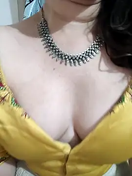 Brown Maxi online show from March 13, 2025, 12:02 pm