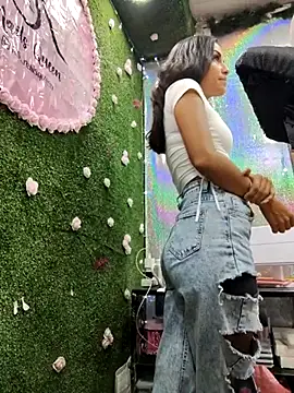 Snapshot of Anifer chatting on December 14, 2024, 3:15 pm Anifer online show from December 14, 2024, 3:15 pm