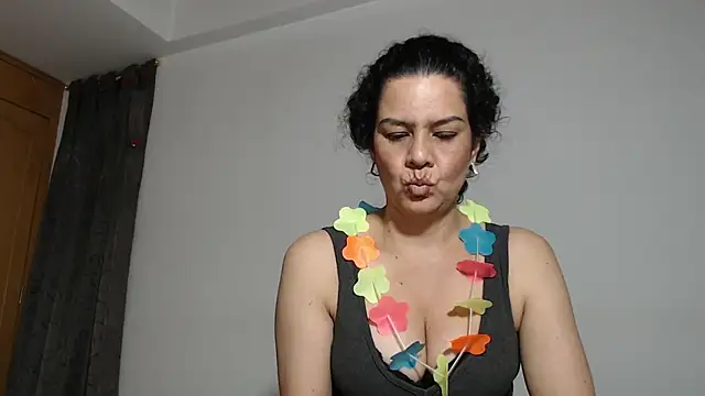 Snapshot of Sharickleon11 chatting on October 16, 2025, 12:19 am Sharickleon11 online show from October 16, 2025, 12:19 am