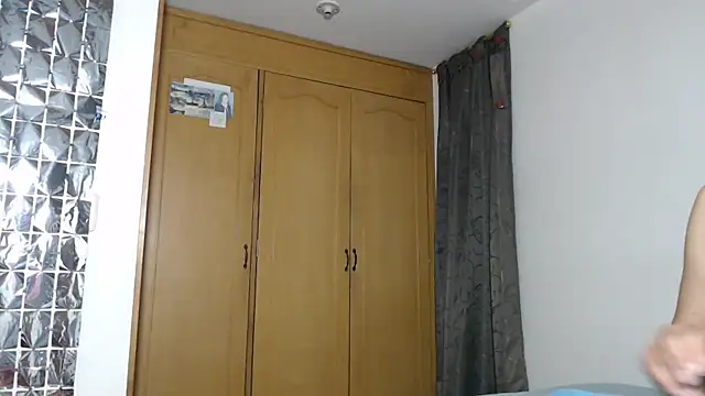 Snapshot of Sharickleon11 chatting on October 17, 2025, 12:36 am Sharickleon11 online show from October 17, 2025, 12:36 am