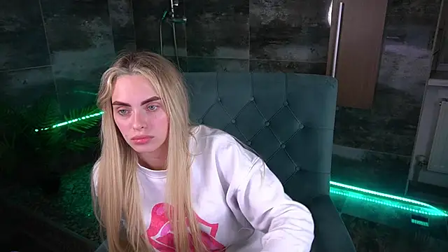 Snapshot of ChloeBrightt chatting on November 11, 2025, 8:36 pm ChloeBrightt online show from November 11, 2025, 8:36 pm