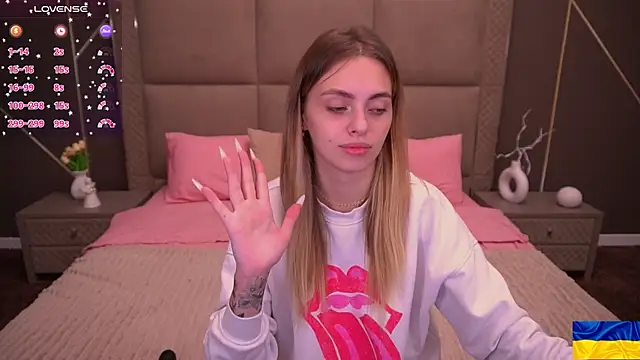 Snapshot of ChloeBrightt chatting on October 24, 2025, 8:19 pm ChloeBrightt online show from October 24, 2025, 8:19 pm