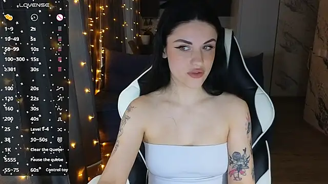 Mary   Moore online show from March 4, 2025, 1:55 am