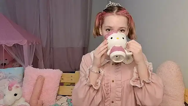 PrincessLittleKiki online show from April 17, 2026, 7:06 pm