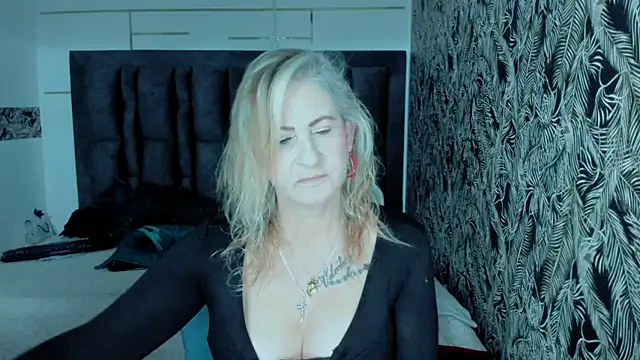 Snapshot of ScarletHoot_ chatting on September 24, 2025, 12:11 pm ScarletHoot online show from September 24, 2025, 12:11 pm