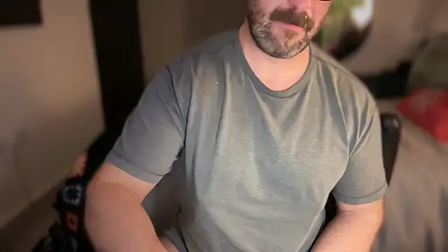 Snapshot of Mr_Beef chatting on November 28, 2025, 7:03 pm Mr Beef online show from November 28, 2025, 7:03 pm