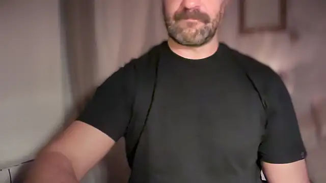 Snapshot of Mr_Beef chatting on December 16, 2025, 5:50 pm Mr Beef online show from December 16, 2025, 5:50 pm