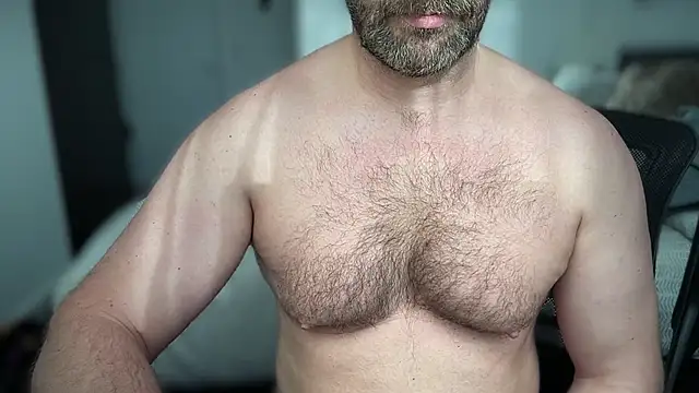 Snapshot of Mr_Beef chatting on December 19, 2025, 12:40 pm Mr Beef online show from December 19, 2025, 12:40 pm