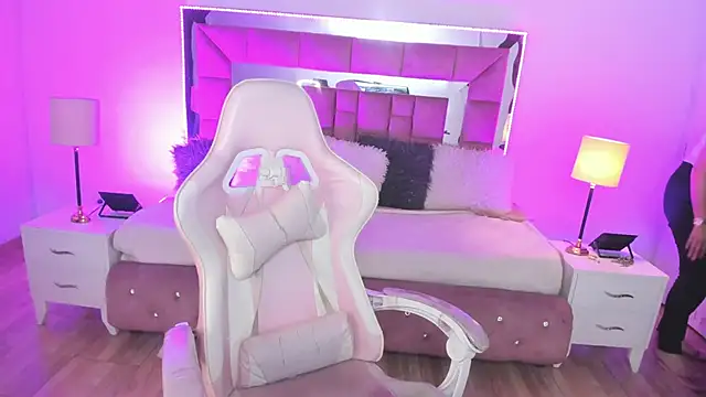 Snapshot of Aliciia_cute1 chatting on February 12, 2025, 10:04 pm Aliciia cute1 online show from February 12, 2025, 10:04 pm