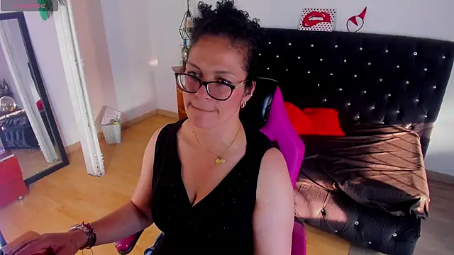 Aliciia cute1 online show from February 14, 2026, 10:10 pm