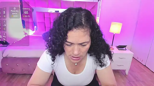 Snapshot of Aliciia_cute1 chatting on March 19, 2025, 8:54 pm Aliciia cute1 online show from March 19, 2025, 8:54 pm