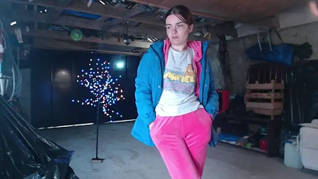  JustmeHere  online show from December 5, 2025, 12:48 pm