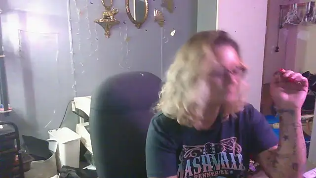 Snapshot of Lisalovely6981 chatting on March 17, 2025, 4:22 pm Lisalovely6981 online show from March 17, 2025, 4:22 pm