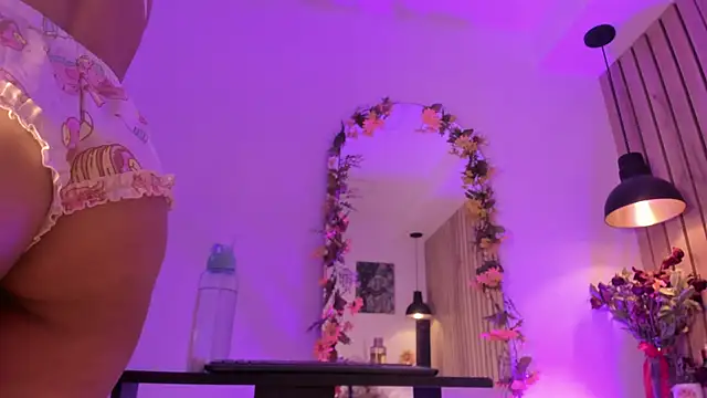 sofiesoft online show from September 30, 2025, 1:39 pm