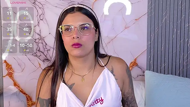 Snapshot of Shasa_8 chatting on November 17, 2025, 7:40 pm Shasa 8 online show from November 17, 2025, 7:40 pm