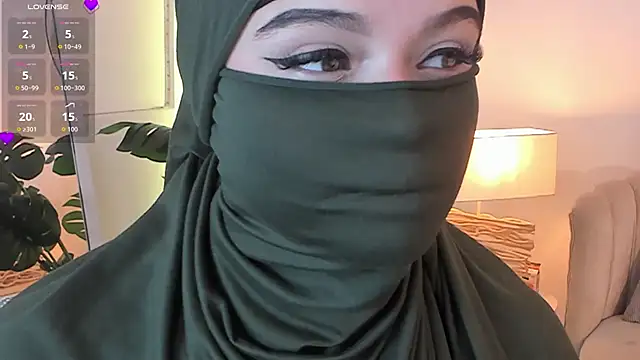 Snapshot of anna-henao chatting on April 18, 2026, 8:42 pm anna-henao online show from April 18, 2026, 8:42 pm