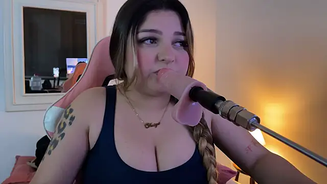 SweetPaige  online show from October 31, 2025, 10:38 pm