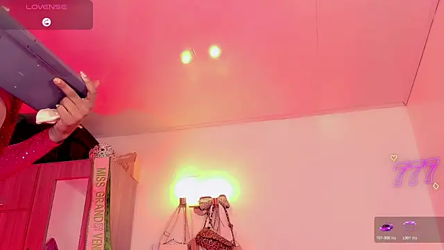 Snapshot of naomy__xx chatting on June 11, 2026, 3:14 am naomy xx online show from June 11, 2026, 3:14 am