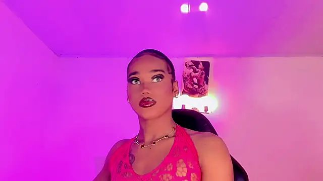 naomy  xx online show from November 18, 2025, 2:53 pm