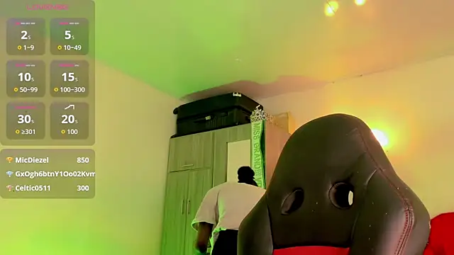 naomy  xx online show from March 18, 2026, 2:58 am