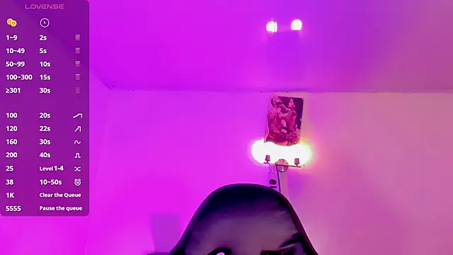 naomy  xx online show from December 17, 2025, 3:11 am