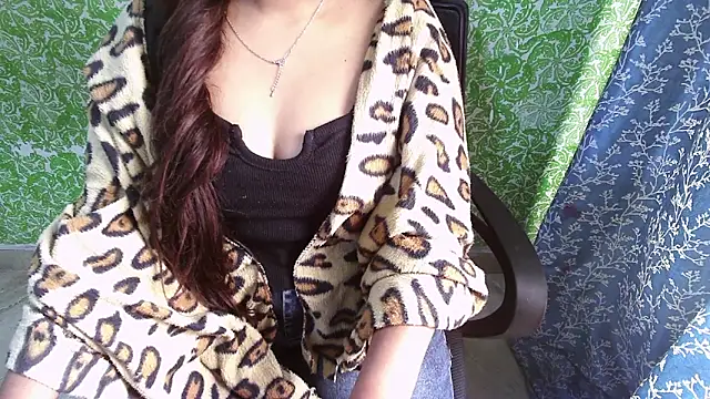 Snapshot of _mOOn_light_ chatting on December 4, 2025, 5:17 am mOOn light online show from December 4, 2025, 5:17 am