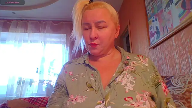 Snapshot of mira_robinsonnn chatting on October 17, 2025, 2:37 am mira robinsonnn online show from October 17, 2025, 2:37 am
