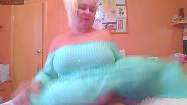 Snapshot of mira_robinsonnn chatting on October 4, 2025, 3:41 am mira robinsonnn online show from October 4, 2025, 3:41 am