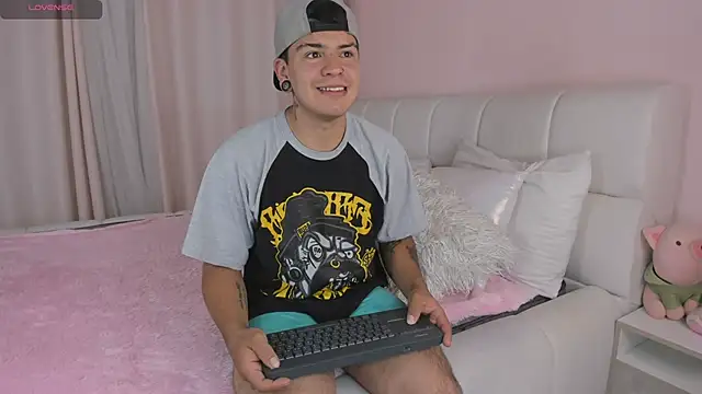 lucy Bensonn online show from February 28, 2025, 3:48 am