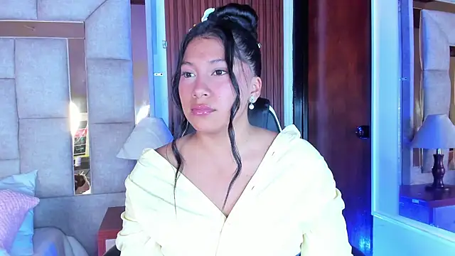 Snapshot of LinnaGardenia chatting on December 22, 2025, 1:00 pm LinnaGardenia online show from December 22, 2025, 1:00 pm