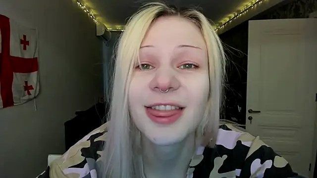 Snapshot of sashakiss99 chatting on January 23, 2025, 10:11 am sashakiss99 online show from January 23, 2025, 10:11 am