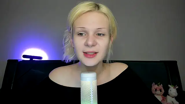 Snapshot of sashakiss99 chatting on March 5, 2025, 8:32 pm sashakiss99 online show from March 5, 2025, 8:32 pm